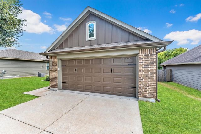 135 Brookside Drive, Huntsville, TX 77320