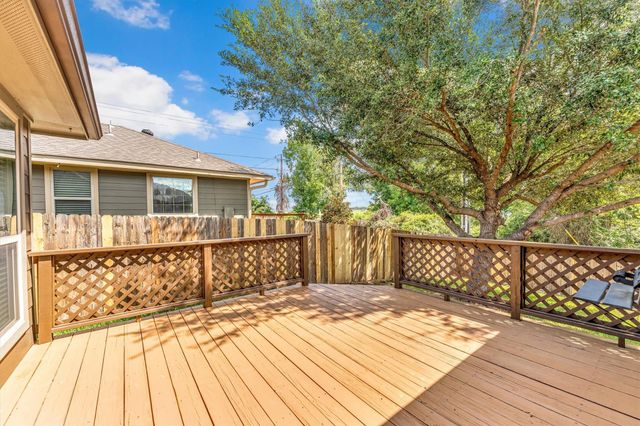135 Brookside Drive, Huntsville, TX 77320