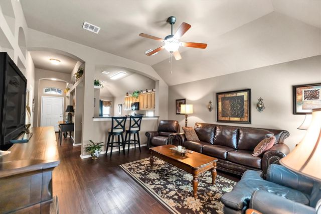 135 Brookside Drive, Huntsville, TX 77320