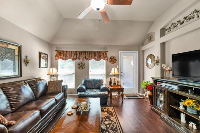 135 Brookside Drive, Huntsville, TX 77320