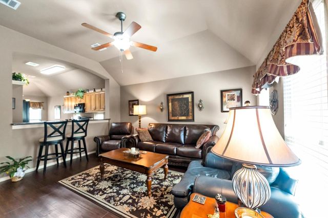 135 Brookside Drive, Huntsville, TX 77320