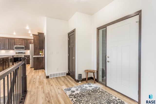 2208 S Saddle Ridge Dr Drive, Sioux Falls, SD 57110