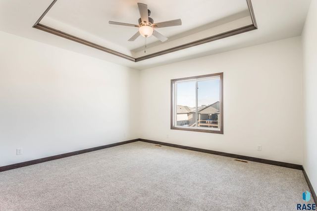 2208 S Saddle Ridge Dr Drive, Sioux Falls, SD 57110