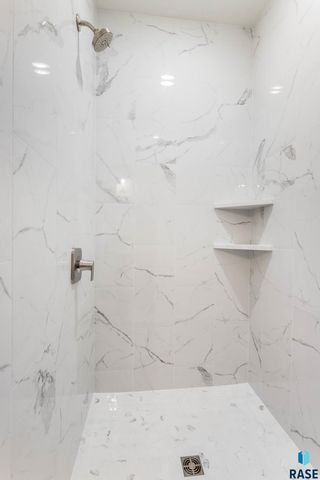 2208 S Saddle Ridge Dr Drive, Sioux Falls, SD 57110