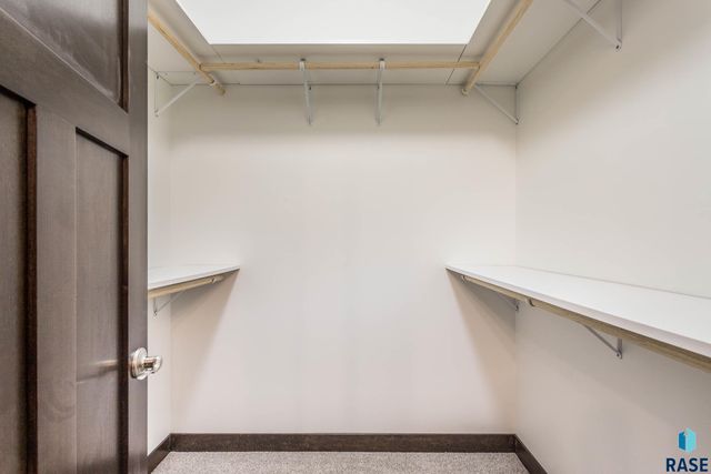 2208 S Saddle Ridge Dr Drive, Sioux Falls, SD 57110