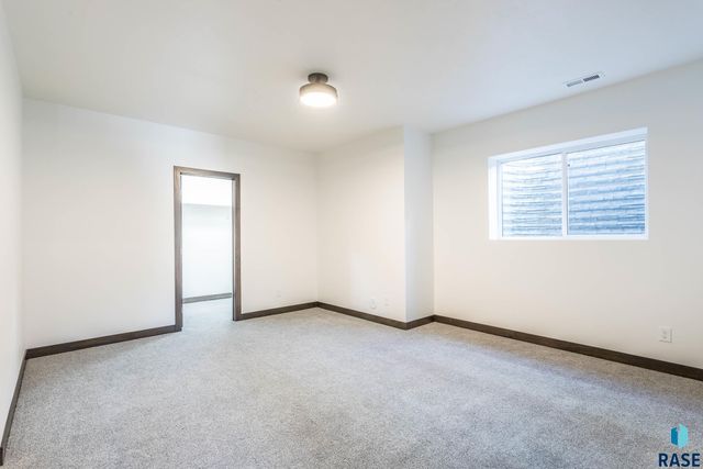 2208 S Saddle Ridge Dr Drive, Sioux Falls, SD 57110