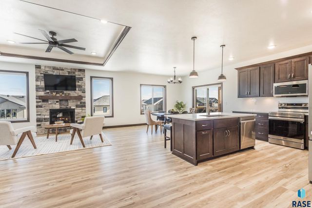 2208 S Saddle Ridge Dr Drive, Sioux Falls, SD 57110