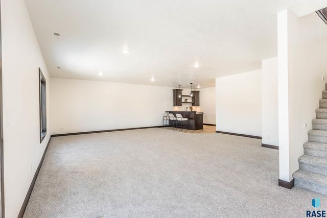 2208 S Saddle Ridge Dr Drive, Sioux Falls, SD 57110