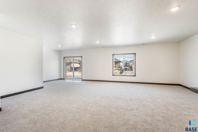 2208 S Saddle Ridge Dr Drive, Sioux Falls, SD 57110