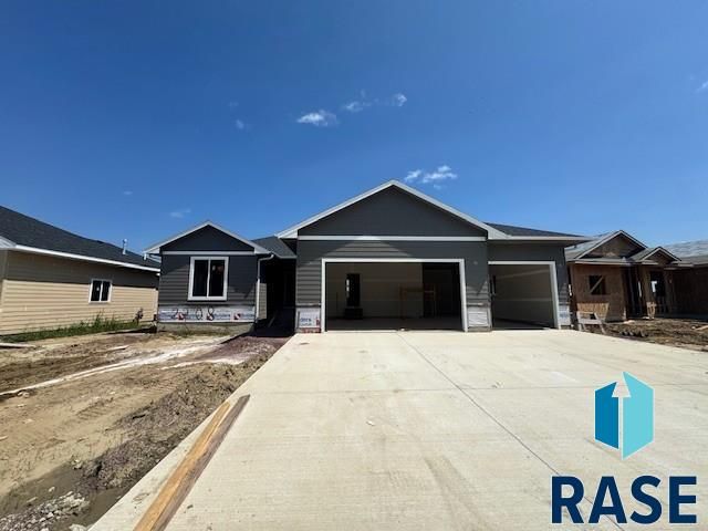 2208 S Saddle Ridge Dr Drive, Sioux Falls, SD 57110