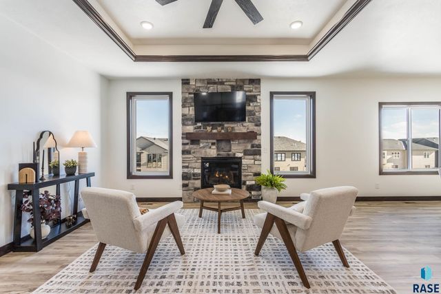 2208 S Saddle Ridge Dr Drive, Sioux Falls, SD 57110