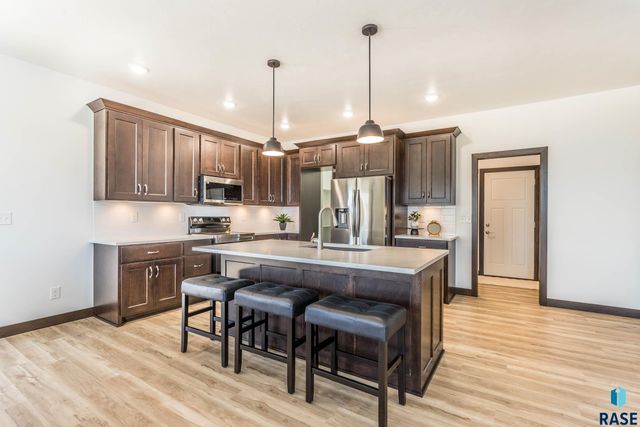 2208 S Saddle Ridge Dr Drive, Sioux Falls, SD 57110