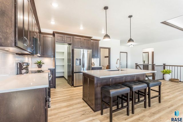 2208 S Saddle Ridge Dr Drive, Sioux Falls, SD 57110