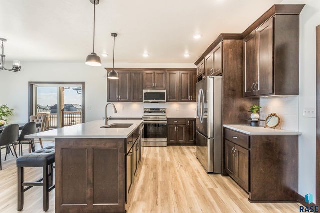 2208 S Saddle Ridge Dr Drive, Sioux Falls, SD 57110