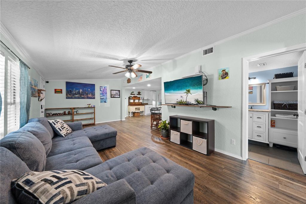 Image 8 of property listing at 200 RAINTREE COURT, St Cloud, FL 34771