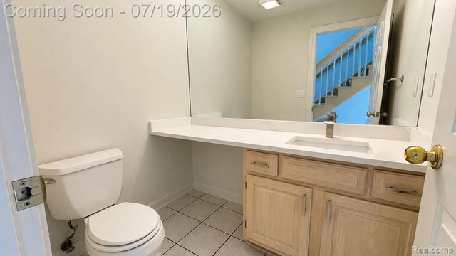 1919 Rolling Woods Drive, Troy, MI 48098