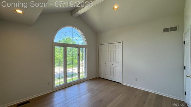 1919 Rolling Woods Drive, Troy, MI 48098