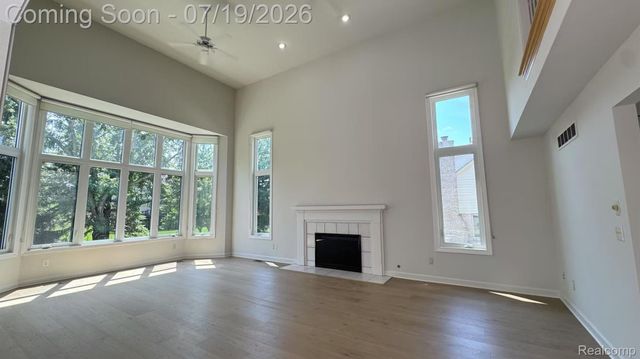 1919 Rolling Woods Drive, Troy, MI 48098
