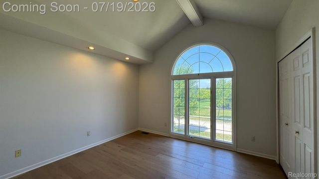1919 Rolling Woods Drive, Troy, MI 48098