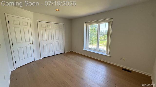 1919 Rolling Woods Drive, Troy, MI 48098
