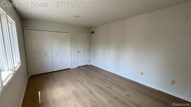 1919 Rolling Woods Drive, Troy, MI 48098