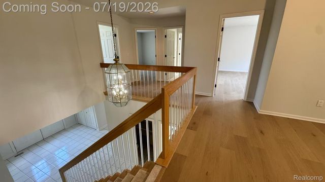 1919 Rolling Woods Drive, Troy, MI 48098