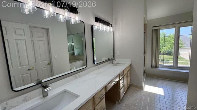 1919 Rolling Woods Drive, Troy, MI 48098