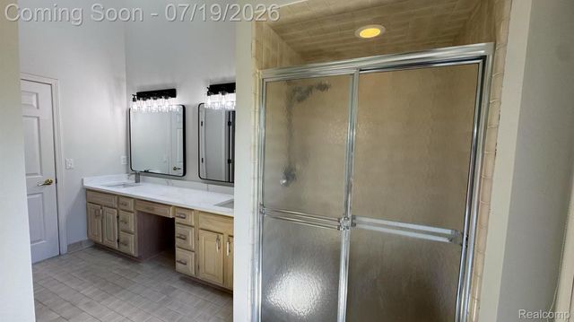 1919 Rolling Woods Drive, Troy, MI 48098
