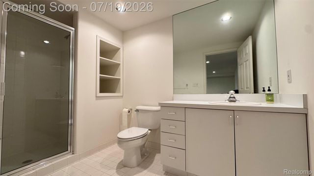 1919 Rolling Woods Drive, Troy, MI 48098