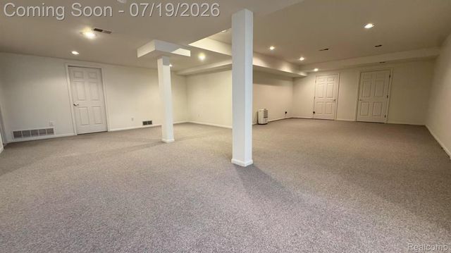 1919 Rolling Woods Drive, Troy, MI 48098