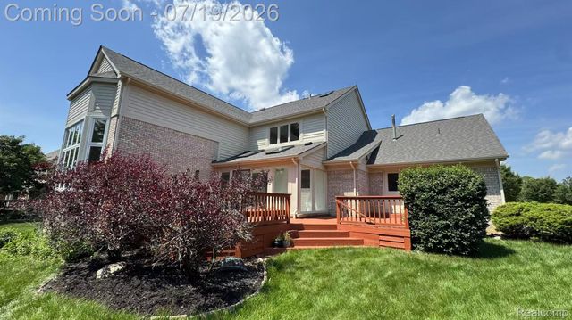 1919 Rolling Woods Drive, Troy, MI 48098