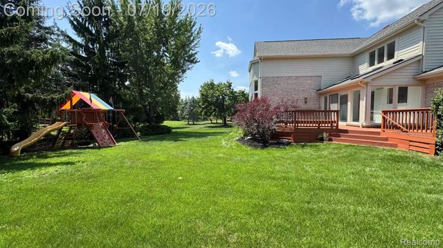 1919 Rolling Woods Drive, Troy, MI 48098