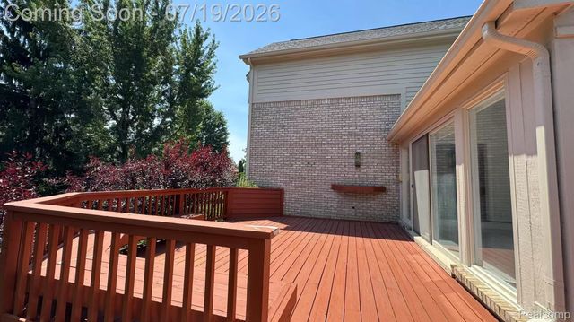 1919 Rolling Woods Drive, Troy, MI 48098