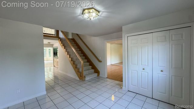 1919 Rolling Woods Drive, Troy, MI 48098