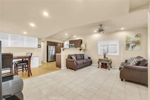 210 Dresden Ave North, Santa Ana, CA 92703