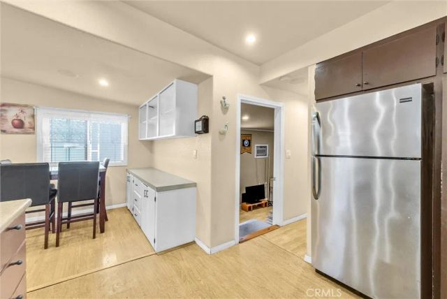 210 Dresden Ave North, Santa Ana, CA 92703
