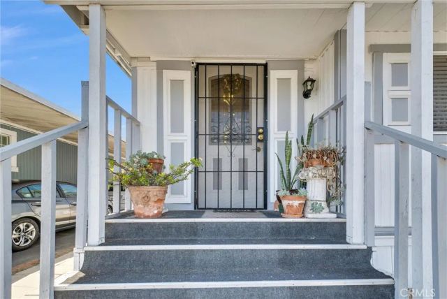 210 Dresden Ave North, Santa Ana, CA 92703