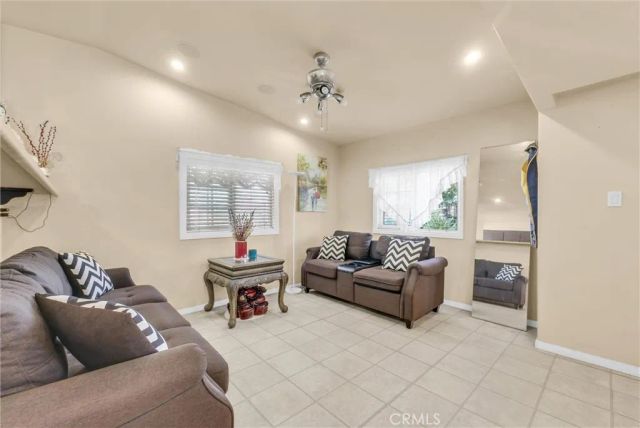 210 Dresden Ave North, Santa Ana, CA 92703