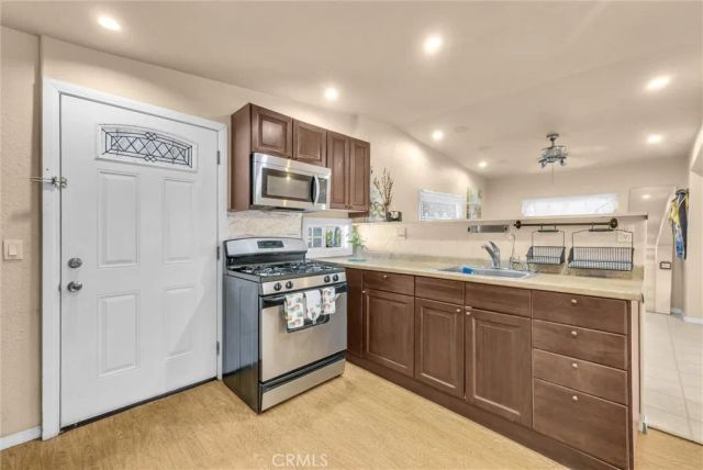 210 Dresden Ave North, Santa Ana, CA 92703