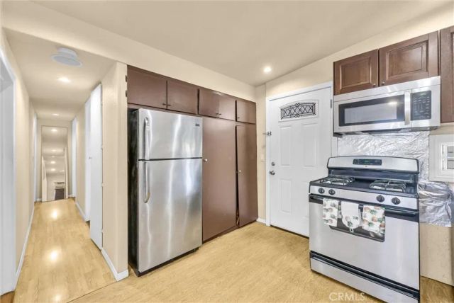 210 Dresden Ave North, Santa Ana, CA 92703