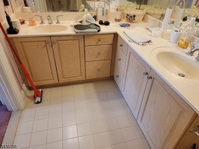 40 Schmidt Cir, Watchung Boro, NJ 07069