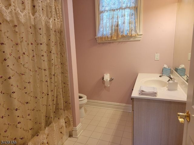 40 Schmidt Cir, Watchung Boro, NJ 07069