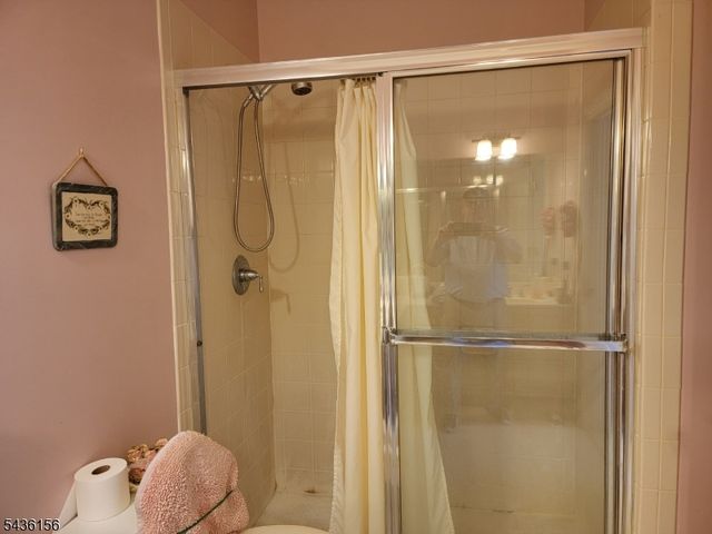 40 Schmidt Cir, Watchung Boro, NJ 07069