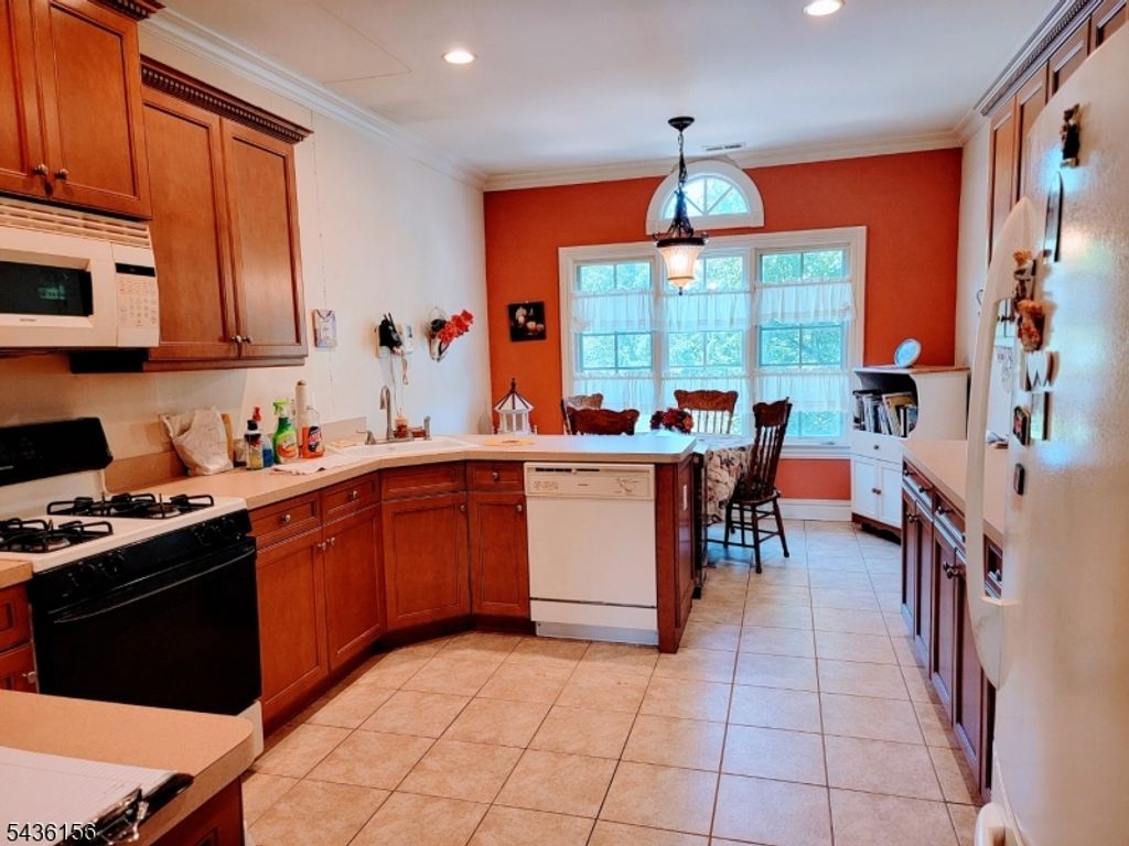 40 Schmidt Cir, Watchung Boro, NJ 07069 — photo 4
