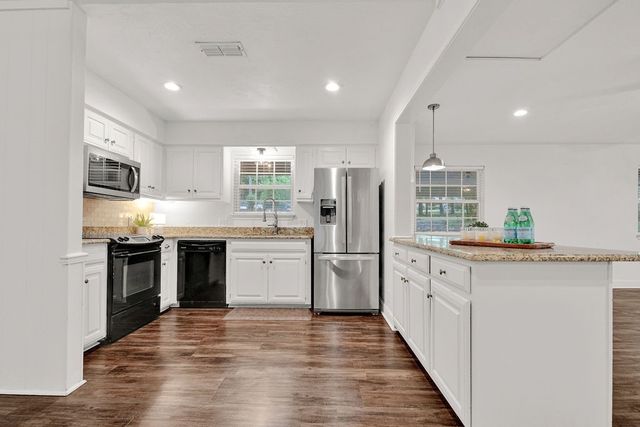 105 Grass Knoll Drive, Hideaway, TX 75771