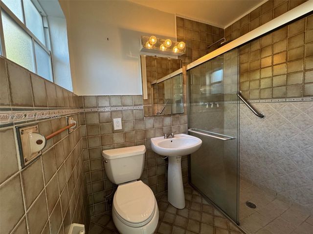 65 Bentley Dr, Miami Springs, FL 33166