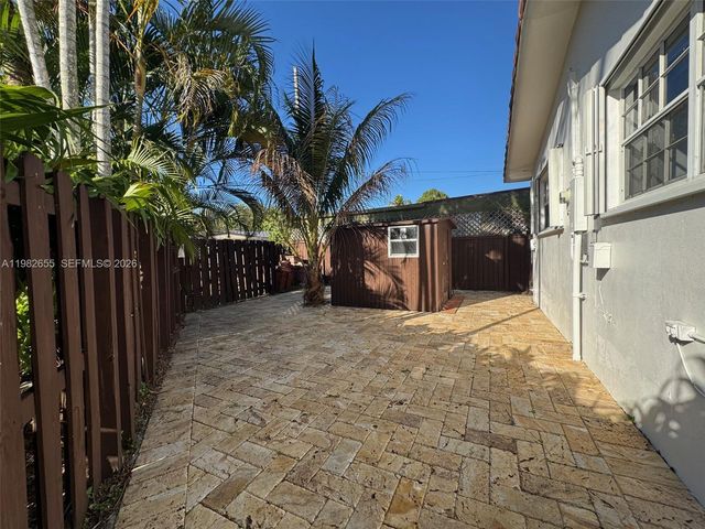 65 Bentley Dr, Miami Springs, FL 33166