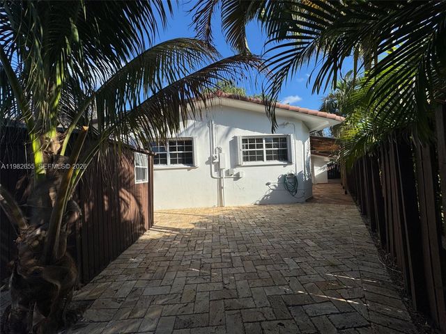 65 Bentley Dr, Miami Springs, FL 33166