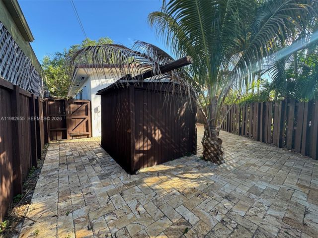 65 Bentley Dr, Miami Springs, FL 33166