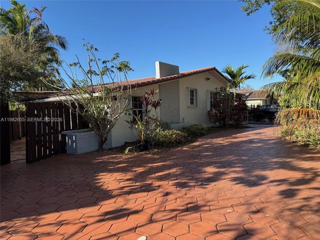 65 Bentley Dr, Miami Springs, FL 33166